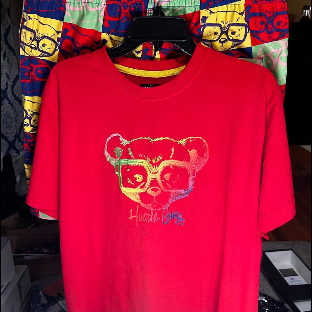 Nice red Hustle Gang men’s extra large outfit only worn one time like brand new
